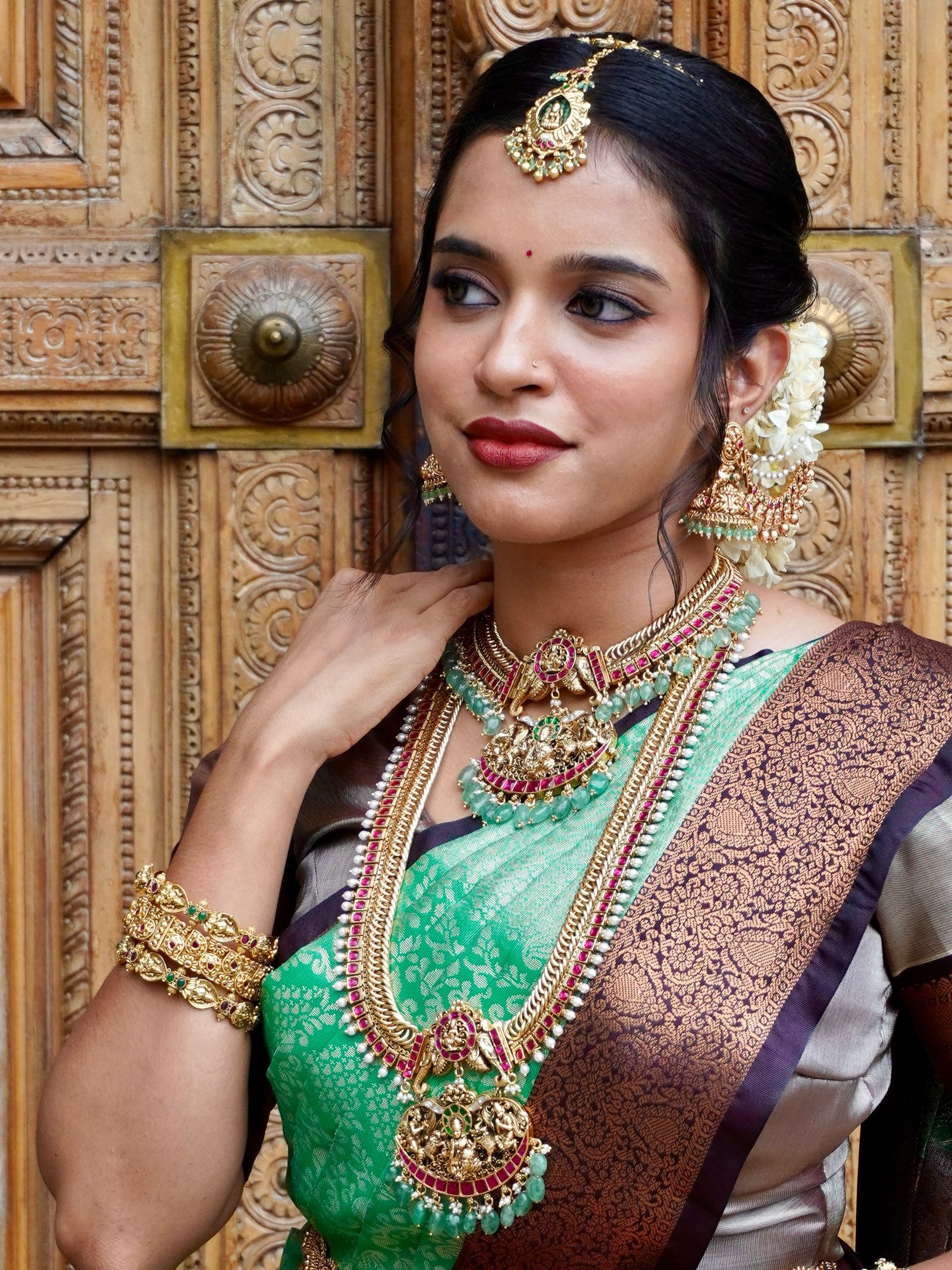 A bride wearing a layered Chettinad temple long-haram